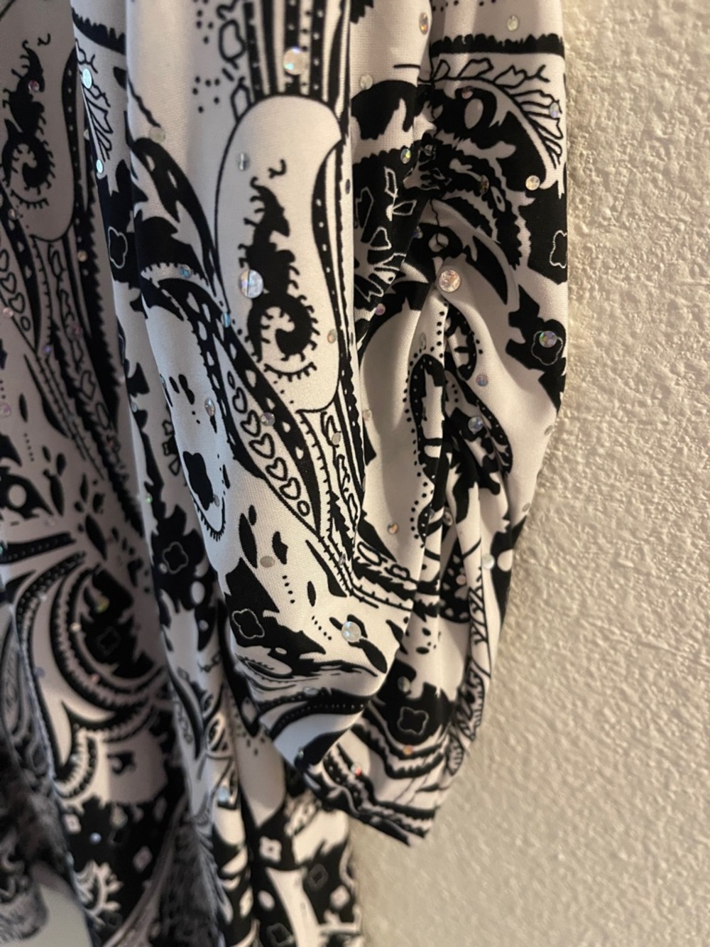Cactus Black & White Paisley Tunic Top - Picture 6 of 6